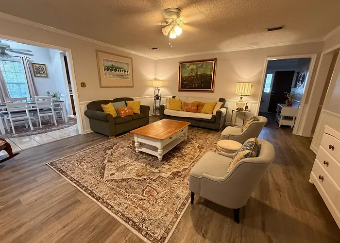 Spacious 3Br Retreat Near Vsu, Sgmc & Moody