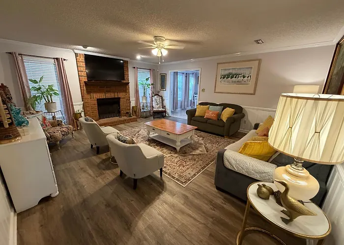 Spacious 3Br Retreat Near Vsu, Sgmc & Moody