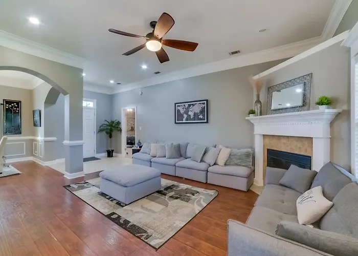 Family-Friendly Home W/ Large Yard In Valdosta